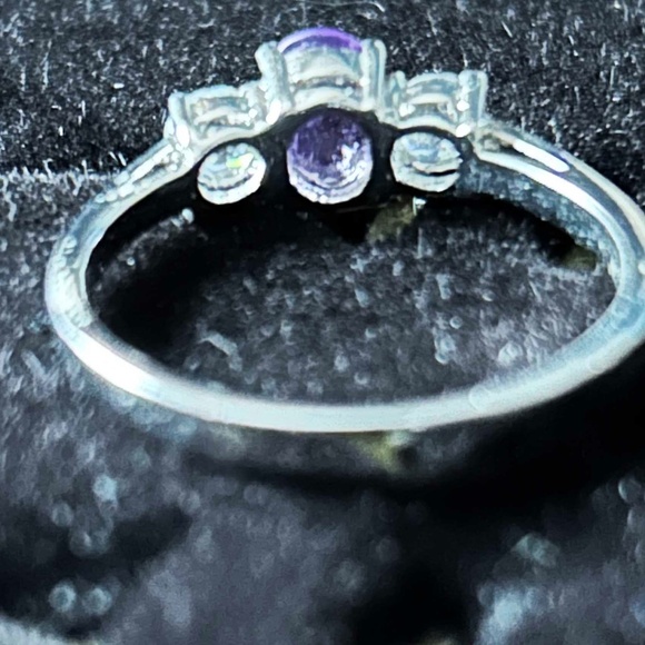 AMETHYST OVAL RING, STERLING SILVER, SIZE 6, GENUINE WITH 2 ROUND SIDESTONES, - Picture 3 of 4